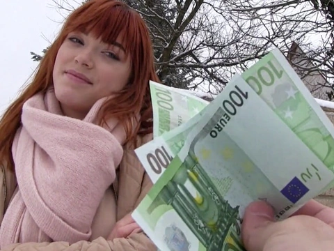 Зимний трах за деньги и быстрый секс с пикапером прямо в его машине