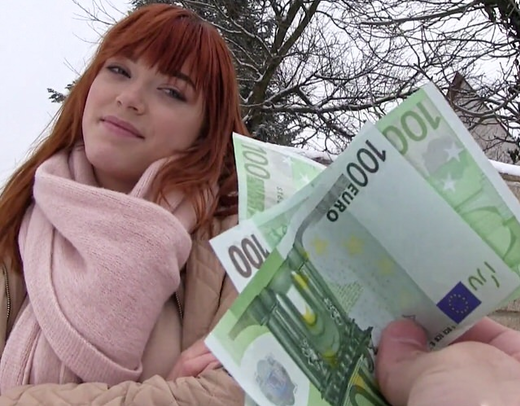 Зимний трах за деньги и быстрый секс с пикапером прямо в его машине