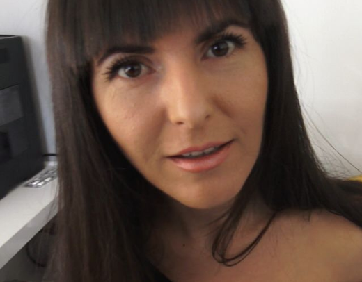 Зрелая мачеха именяет мужу с красивым парнем и дает трахать на кухне