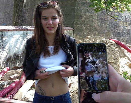 Развел молодую и жадную до денег малышку на уличный секс в кустах