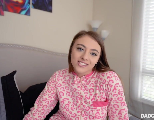 Молодая девушка с большой попой спровоцировала на секс отчима