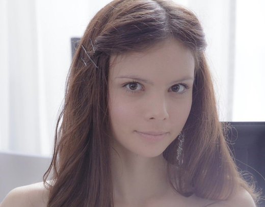 Очень нежное русское порно с милой брюнеткой и ее парнем