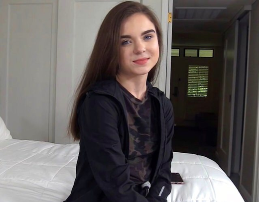 Очень скромная 18 летняя студентка оказалась первоклассной шлюшкой